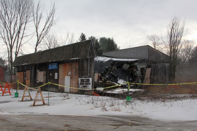 Ernie's Garage crumbling and ready to be demolished